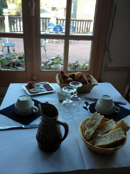 Fatouville-Grestain Restaurant & Chambres D'Hotes L'Eau Vive מראה חיצוני תמונה